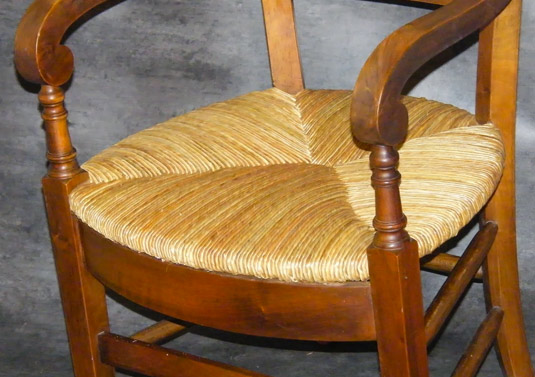 Monsieur le rempailleur canneur 92 en Hauts-de-Seine sur Neuilly-sur-Seine (92) et les alentours ..  : Tapissier, tapisserie d’ameublement, canneur, cannage de chaise et rempailleur, rempaillage de chaise abîmée, remise en état de sièges anciens, fauteuil décousu